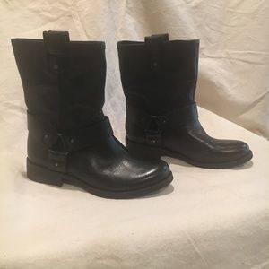 NWOT Gianni Bini size 7, black leather booties